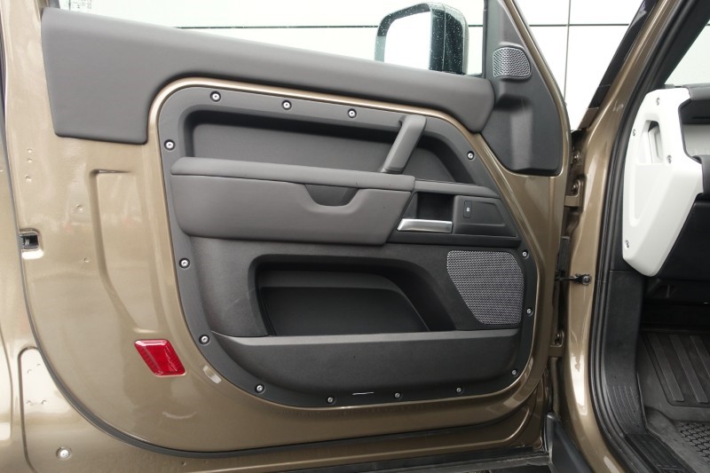 2024 (24) LAND ROVER COMMERCIAL DEFENDER 3.0 D250 Hard Top Auto [3 Seat] 5057722