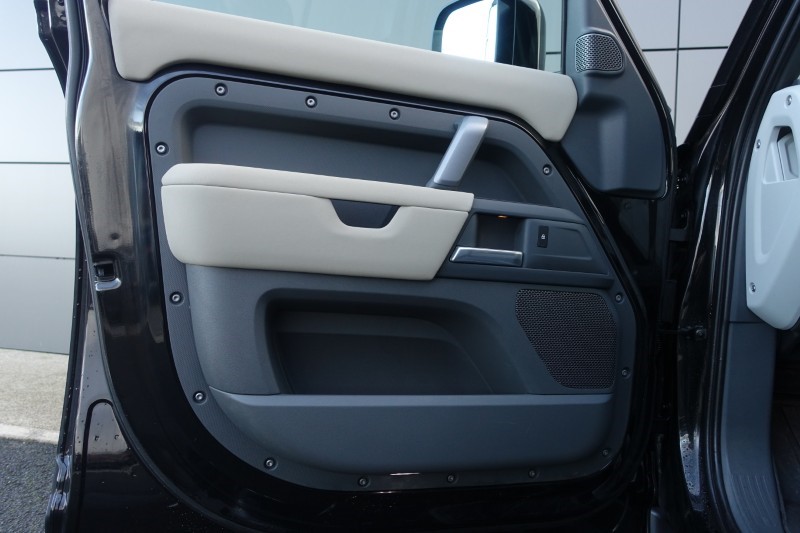 2023 (72) LAND ROVER DEFENDER 3.0 D250 X-Dynamic SE 110 5dr Auto 5062496