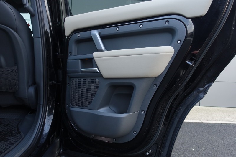 2023 (72) LAND ROVER DEFENDER 3.0 D250 X-Dynamic SE 110 5dr Auto 5062490