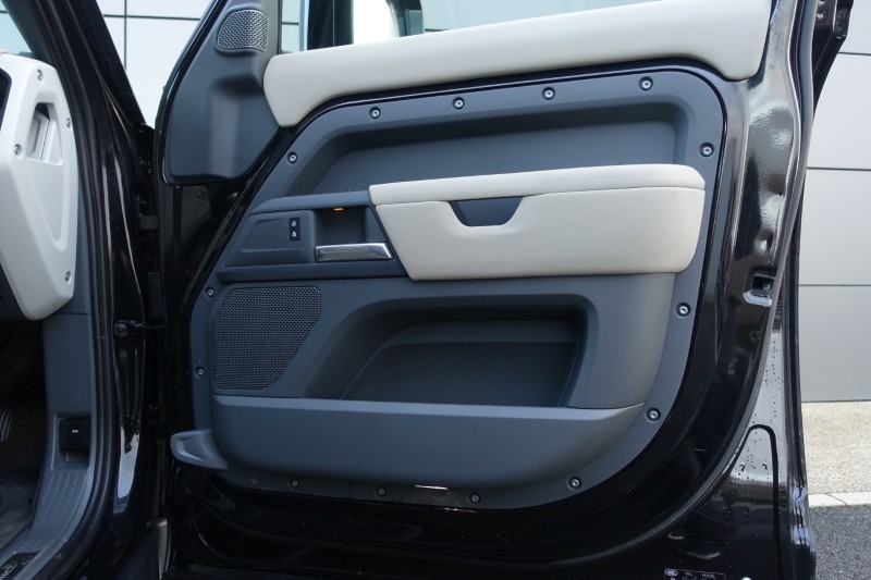 2023 (72) LAND ROVER DEFENDER 3.0 D250 X-Dynamic SE 110 5dr Auto 5062488