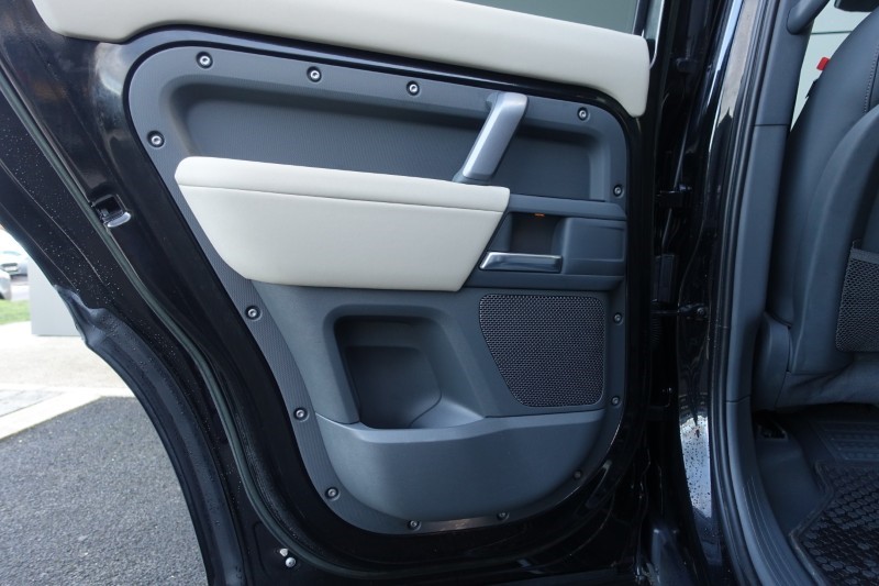 2023 (72) LAND ROVER DEFENDER 3.0 D250 X-Dynamic SE 110 5dr Auto 5062493