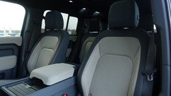 2023 (72) LAND ROVER DEFENDER 3.0 D250 X-Dynamic SE 110 5dr Auto 5062499