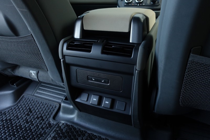 2023 (72) LAND ROVER DEFENDER 3.0 D250 X-Dynamic SE 110 5dr Auto 5062458