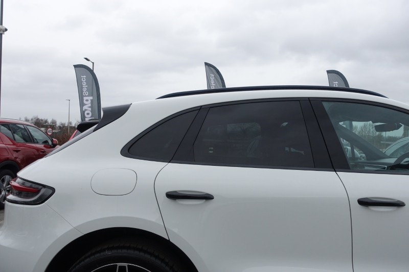 2020 (70) PORSCHE MACAN S 5dr PDK 5090474