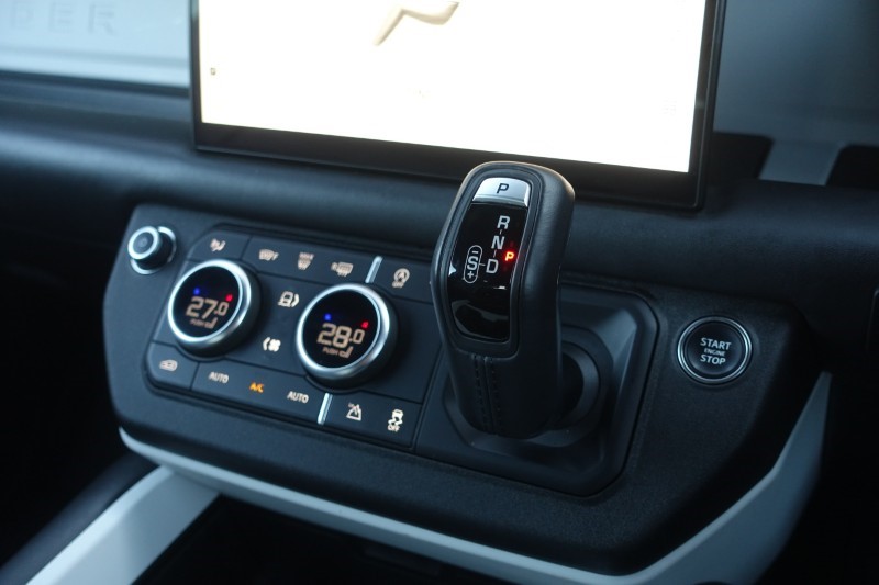 2024 (74) LAND ROVER DEFENDER 3.0 D250 X-Dynamic SE 90 3dr Auto 5129848