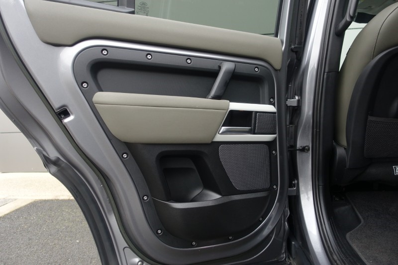 2023 (23) LAND ROVER DEFENDER 3.0 D250 SE 110 5dr Auto 5110459