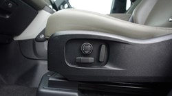 2023 (23) LAND ROVER DEFENDER 3.0 D250 SE 110 5dr Auto 5110464