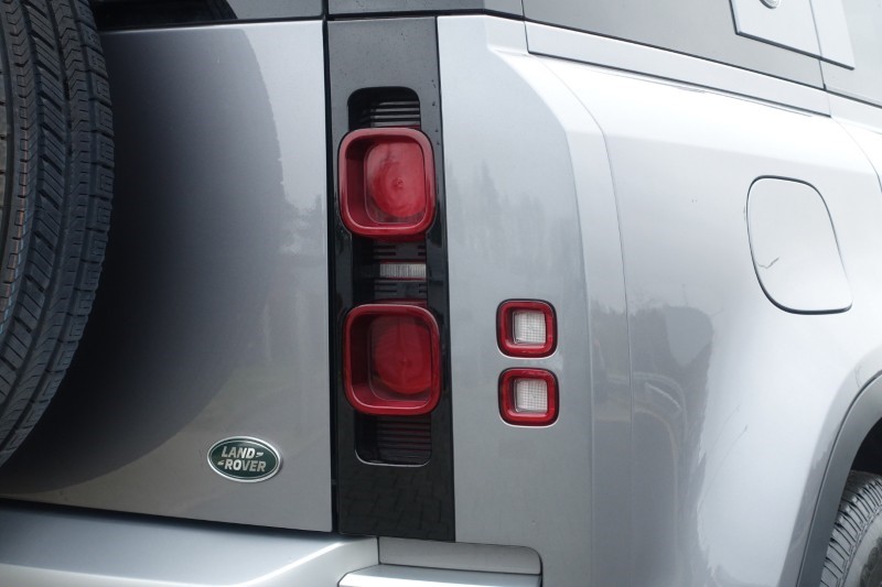 2023 (23) LAND ROVER DEFENDER 3.0 D250 SE 110 5dr Auto 5110427