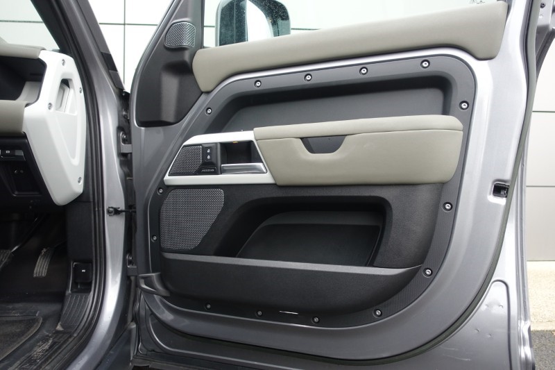 2023 (23) LAND ROVER DEFENDER 3.0 D250 SE 110 5dr Auto 5110452