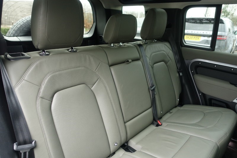 2023 (23) LAND ROVER DEFENDER 3.0 D250 SE 110 5dr Auto 5110457