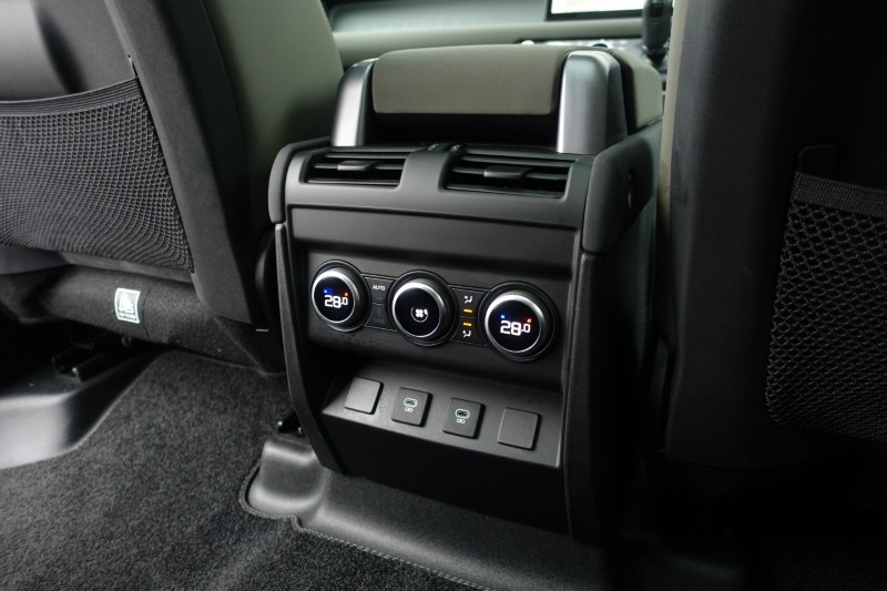 2023 (23) LAND ROVER DEFENDER 3.0 D250 SE 110 5dr Auto 5110419