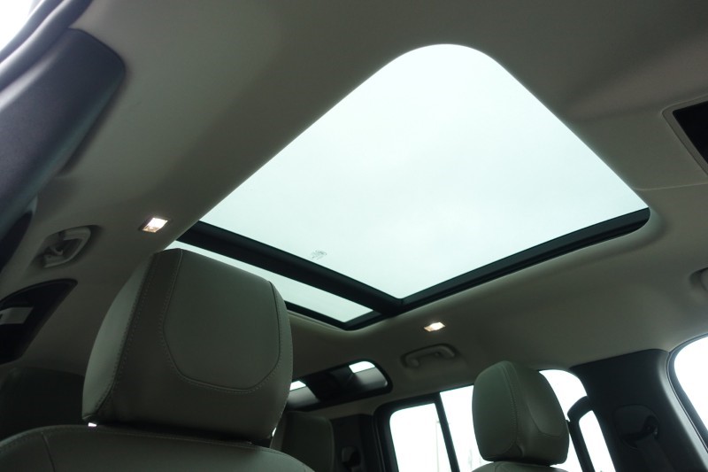 2023 (23) LAND ROVER DEFENDER 3.0 D250 SE 110 5dr Auto 5110449