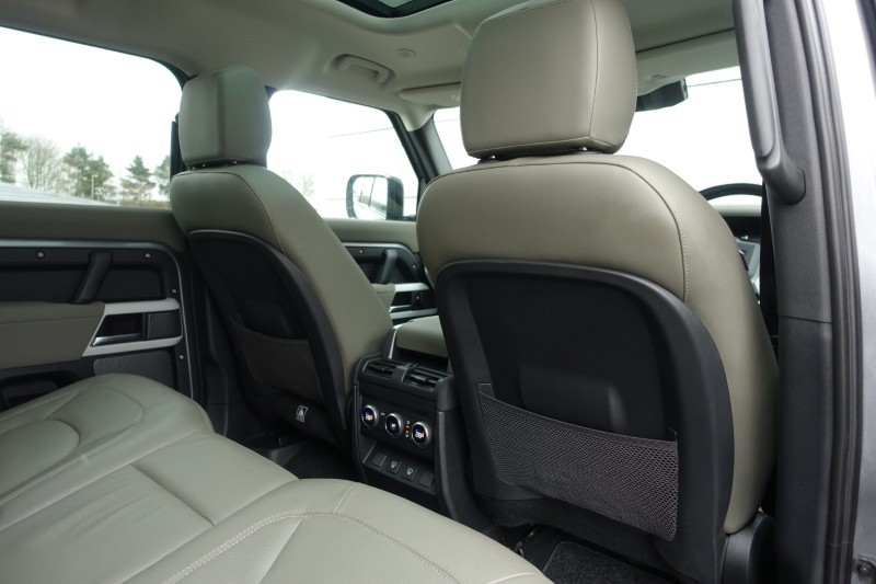 2023 (23) LAND ROVER DEFENDER 3.0 D250 SE 110 5dr Auto 5110456