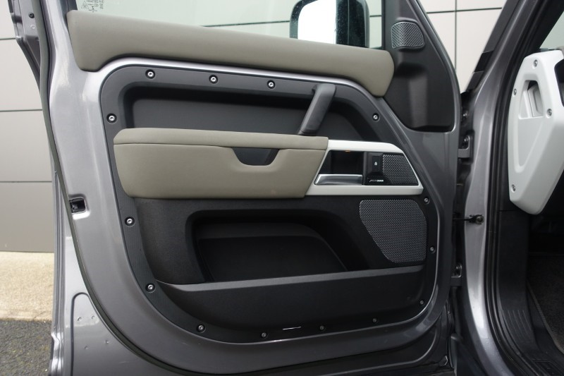 2023 (23) LAND ROVER DEFENDER 3.0 D250 SE 110 5dr Auto 5110462