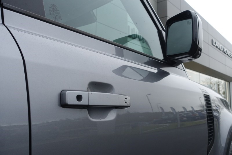 2023 (23) LAND ROVER DEFENDER 3.0 D250 SE 110 5dr Auto 5110424