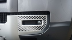 2023 (23) LAND ROVER DEFENDER 3.0 D250 SE 110 5dr Auto 5110434