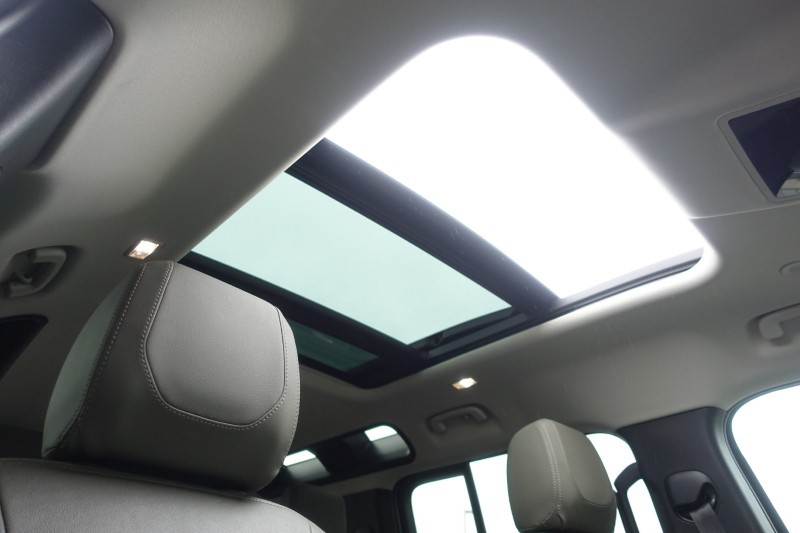 2023 (23) LAND ROVER DEFENDER 3.0 D250 SE 110 5dr Auto 5110450