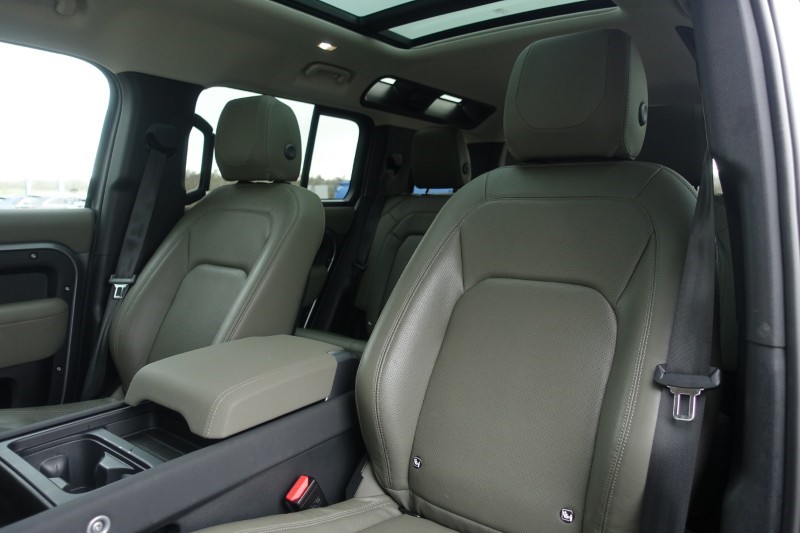 2023 (23) LAND ROVER DEFENDER 3.0 D250 SE 110 5dr Auto 5110465