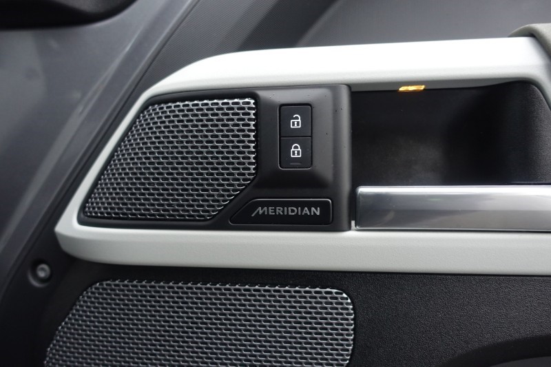 2023 (23) LAND ROVER DEFENDER 3.0 D250 SE 110 5dr Auto 5110453