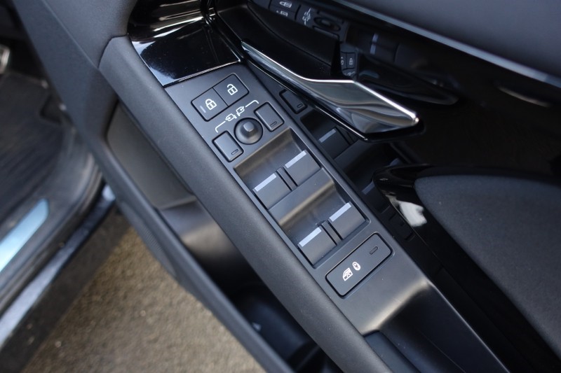 2025 (25) LAND ROVER RANGE ROVER EVOQUE 2.0 D200 Edition 5dr Auto 5040476