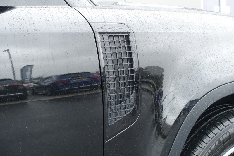 2023 (73) LAND ROVER DEFENDER 3.0 D250 HSE 90 3dr Auto 5052565