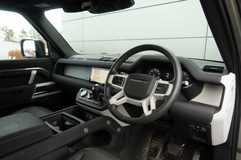 2023 (23) LAND ROVER DEFENDER 3.0 D250 X-Dynamic SE 90 3dr Auto 5124018