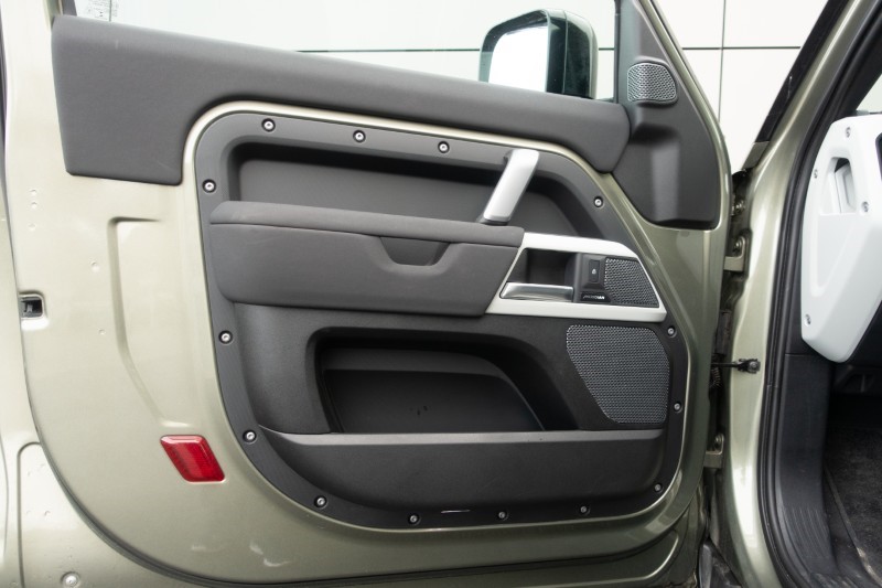 2023 (23) LAND ROVER DEFENDER 3.0 D250 X-Dynamic SE 90 3dr Auto 5124025