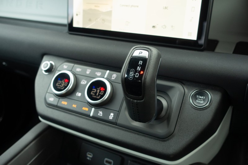 2023 (23) LAND ROVER DEFENDER 3.0 D250 X-Dynamic SE 90 3dr Auto 5123981