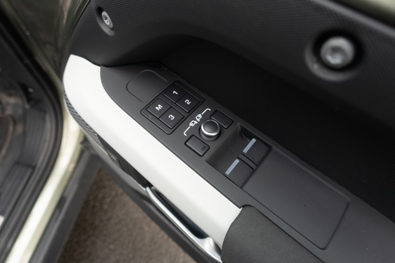 2023 (23) LAND ROVER DEFENDER 3.0 D250 X-Dynamic SE 90 3dr Auto 5124023