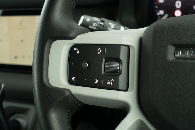 2023 (23) LAND ROVER DEFENDER 3.0 D250 X-Dynamic SE 90 3dr Auto 5124009