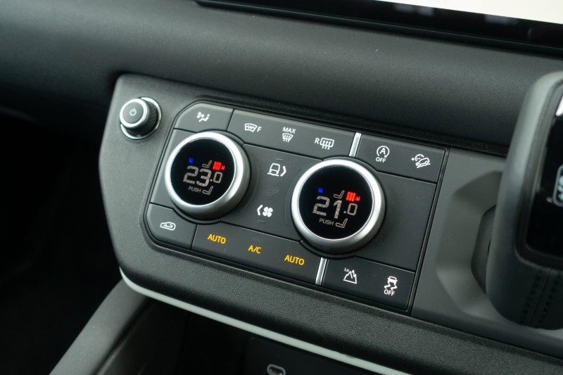 2023 (23) LAND ROVER DEFENDER 3.0 D250 X-Dynamic SE 90 3dr Auto 5124017