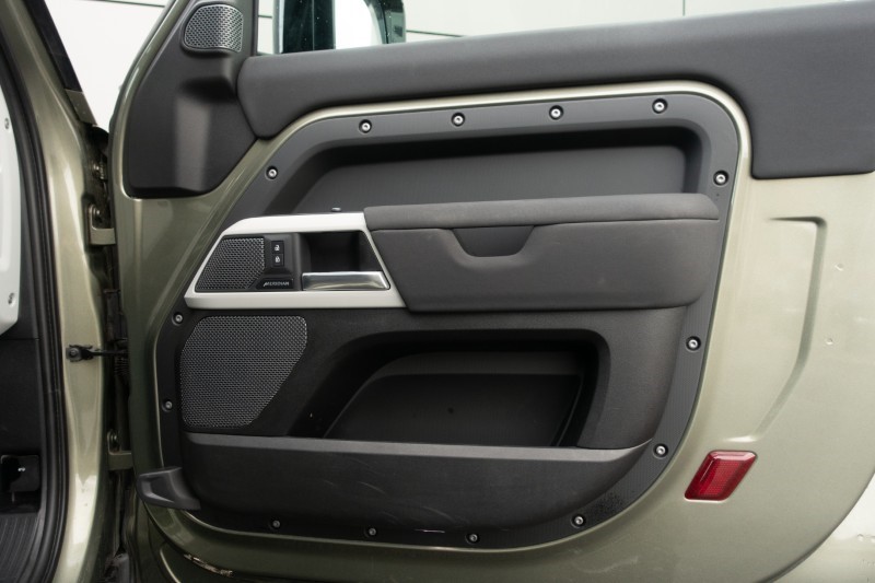 2023 (23) LAND ROVER DEFENDER 3.0 D250 X-Dynamic SE 90 3dr Auto 5124021