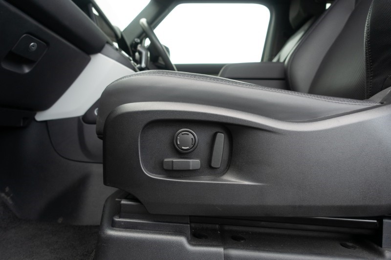 2023 (23) LAND ROVER DEFENDER 3.0 D250 X-Dynamic SE 90 3dr Auto 5124028