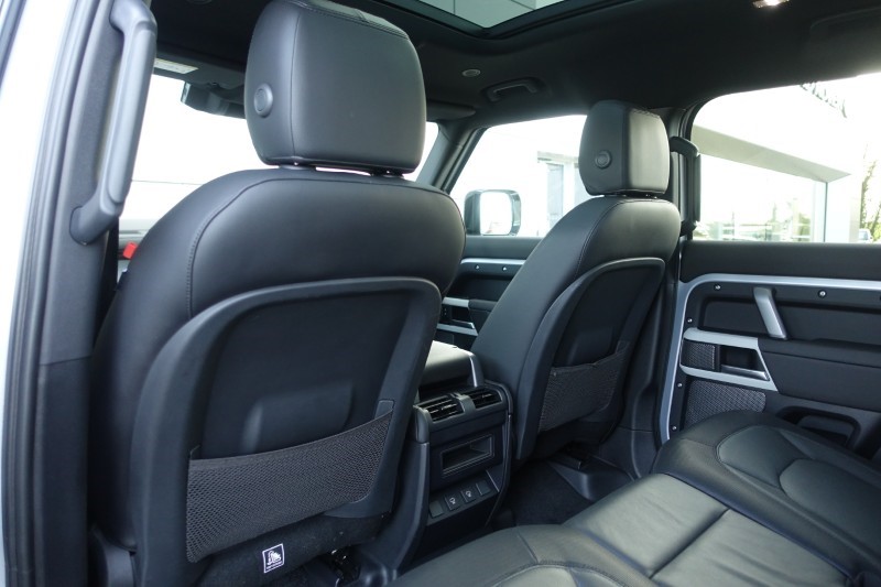 2024 (24) LAND ROVER DEFENDER 3.0 D300 X-Dynamic SE 110 5dr Auto 5117506