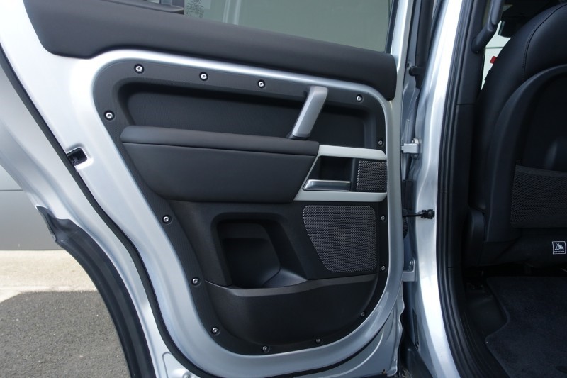 2024 (24) LAND ROVER DEFENDER 3.0 D300 X-Dynamic SE 110 5dr Auto 5117505