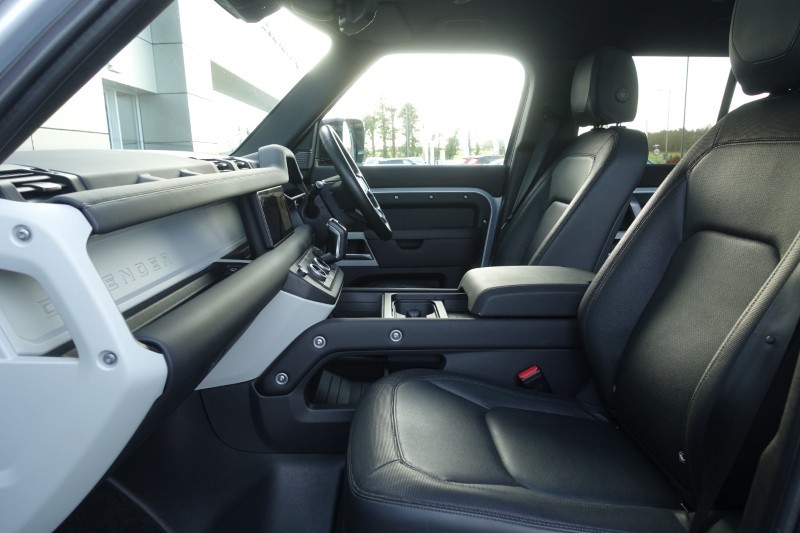 2024 (24) LAND ROVER DEFENDER 3.0 D300 X-Dynamic SE 110 5dr Auto 5117451