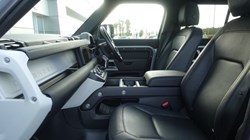 2024 (24) LAND ROVER DEFENDER 3.0 D300 X-Dynamic SE 110 5dr Auto 5117451