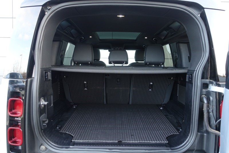 2024 (24) LAND ROVER DEFENDER 3.0 D300 X-Dynamic SE 110 5dr Auto 5117458