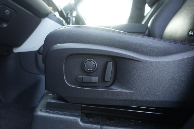 2024 (24) LAND ROVER DEFENDER 3.0 D300 X-Dynamic SE 110 5dr Auto 5117510