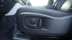 2024 (24) LAND ROVER DEFENDER 3.0 D300 X-Dynamic SE 110 5dr Auto 5117510