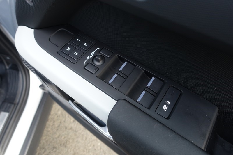 2024 (24) LAND ROVER DEFENDER 3.0 D300 X-Dynamic SE 110 5dr Auto 5117500