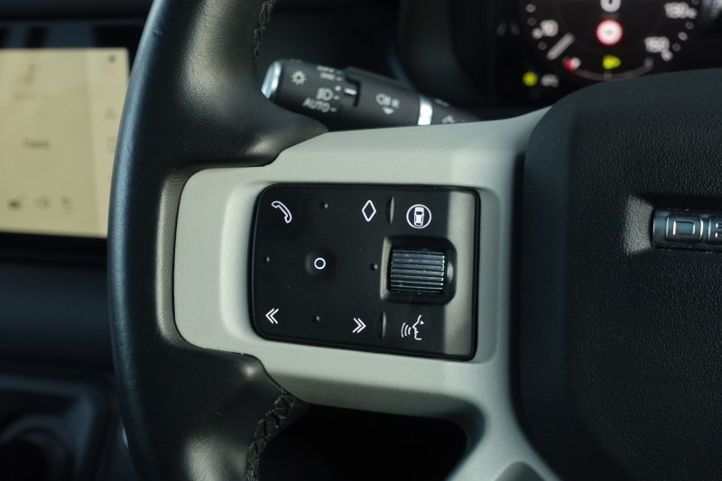 2024 (24) LAND ROVER DEFENDER 3.0 D300 X-Dynamic SE 110 5dr Auto 5117485