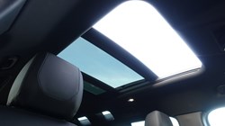 2024 (24) LAND ROVER DEFENDER 3.0 D300 X-Dynamic SE 110 5dr Auto 5117496