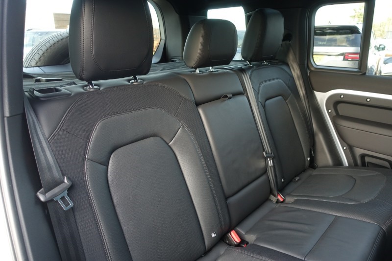 2024 (24) LAND ROVER DEFENDER 3.0 D300 X-Dynamic SE 110 5dr Auto 5117503