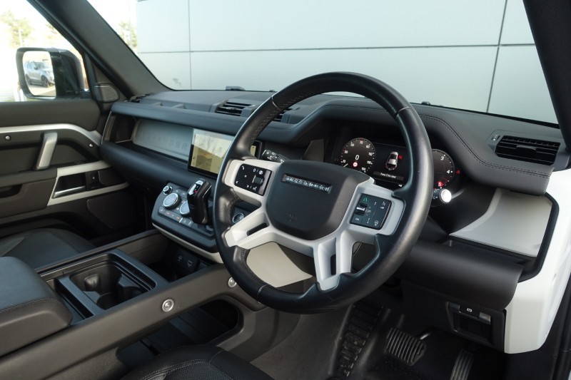 2024 (24) LAND ROVER DEFENDER 3.0 D300 X-Dynamic SE 110 5dr Auto 5117493