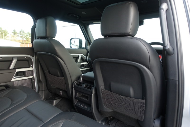 2024 (24) LAND ROVER DEFENDER 3.0 D300 X-Dynamic SE 110 5dr Auto 5117502