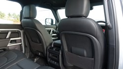 2024 (24) LAND ROVER DEFENDER 3.0 D300 X-Dynamic SE 110 5dr Auto 5117502