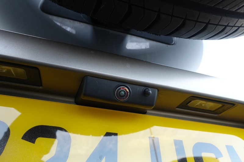 2024 (24) LAND ROVER DEFENDER 3.0 D300 X-Dynamic SE 110 5dr Auto 5117475