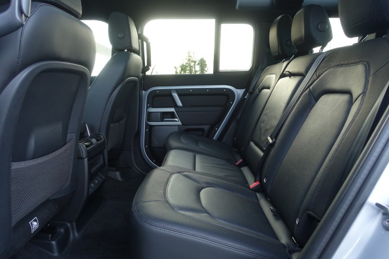 2024 (24) LAND ROVER DEFENDER 3.0 D300 X-Dynamic SE 110 5dr Auto 5117452