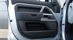 2024 (24) LAND ROVER DEFENDER 3.0 D300 X-Dynamic SE 110 5dr Auto 5117508